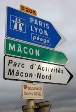 French_Road_Sign_Directional.jpg